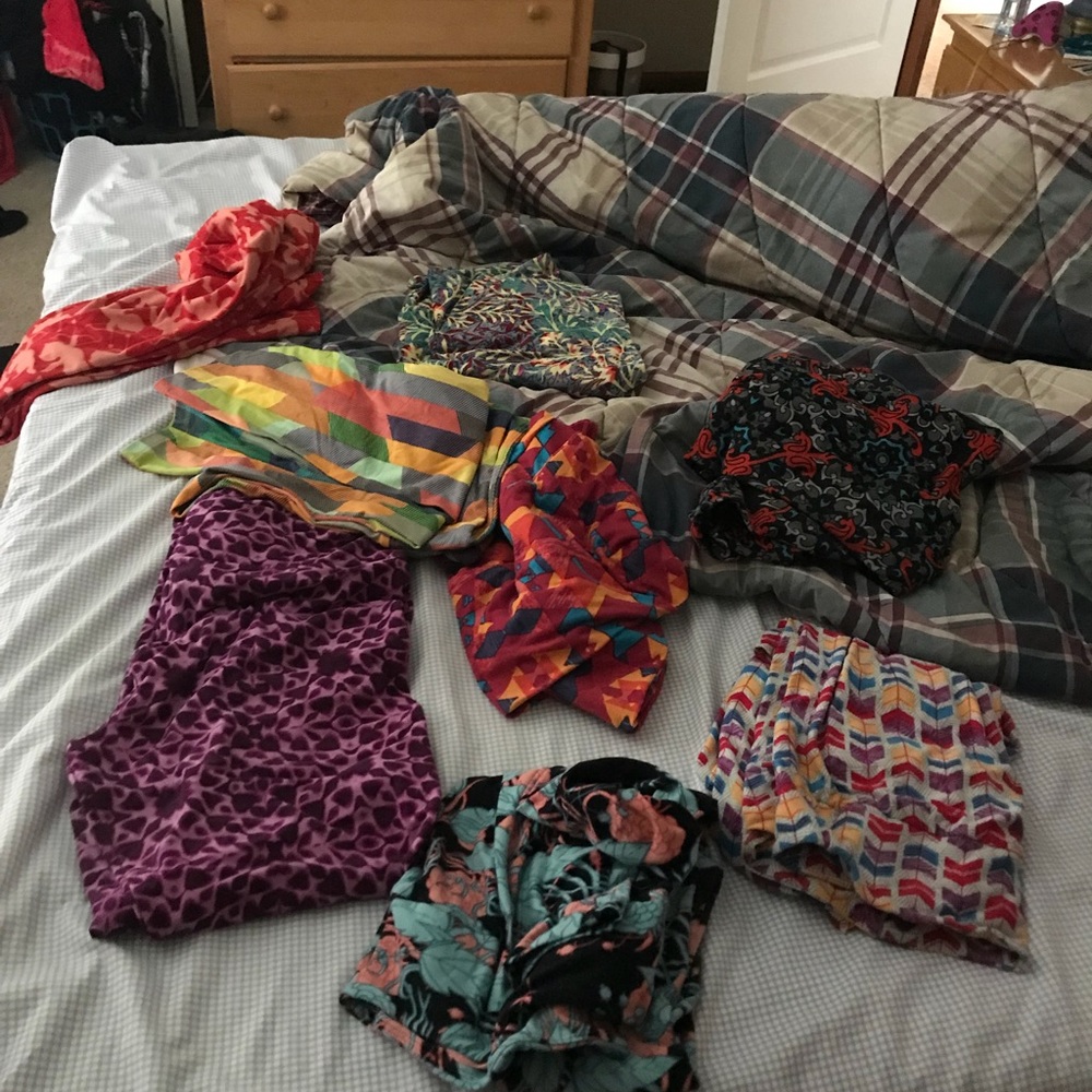 25 pairs of Lularoe Leggings for sale. ALL TC